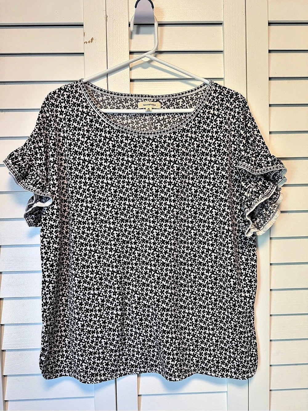 Max Studio Ditsy Floral Ruffle Sleeve Top in Black & White Medium Like New